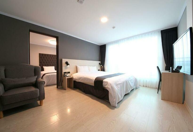 غرفة عائلية متصلة, Gyeongpo Soo