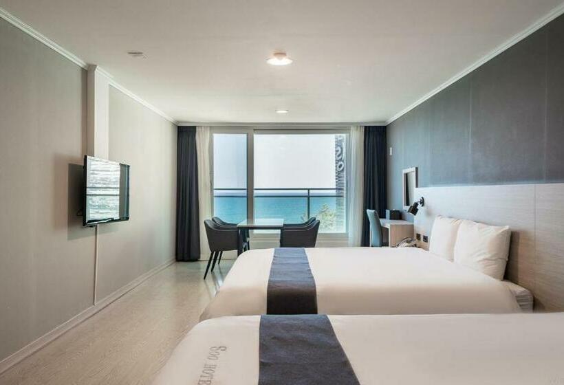 غرفة عائلية مطلّة علي البحر, Gyeongpo Soo