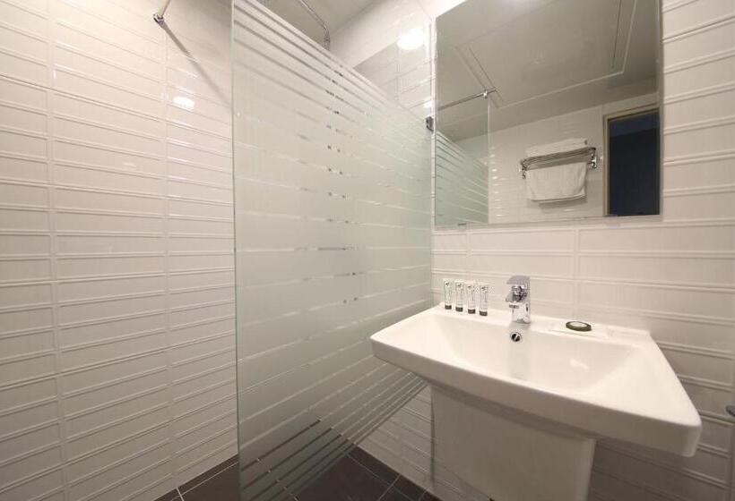 غرفة عائلية مطلّة علي البحر, Gyeongpo Soo