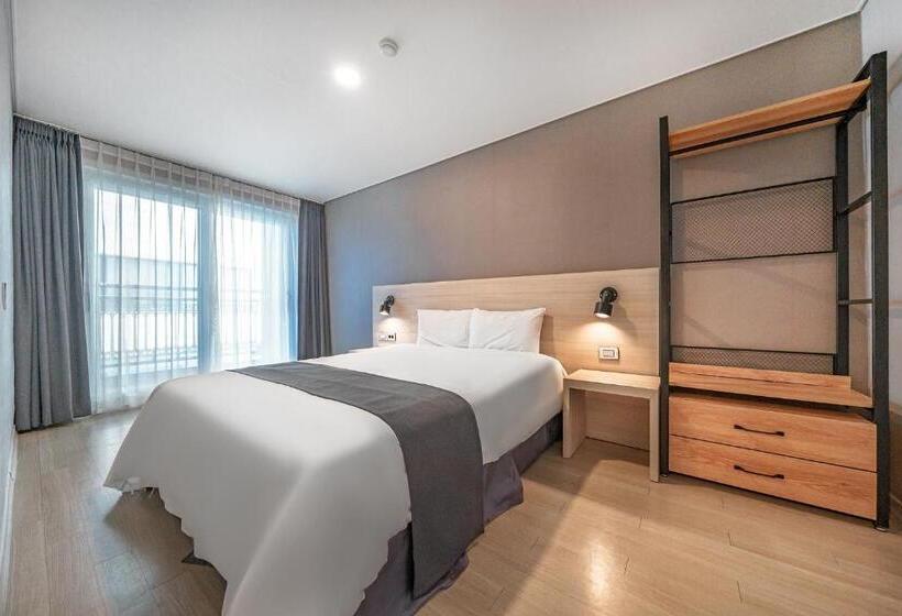 패밀리 룸 측면 바다 전망, Gyeongpo Soo