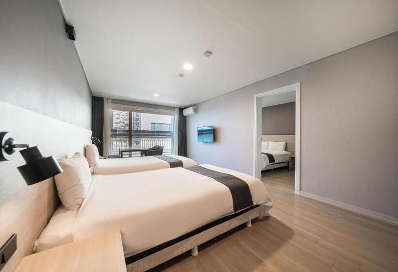 패밀리 룸 측면 바다 전망, Gyeongpo Soo