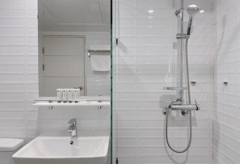 이코노미 룸, Gyeongpo Soo