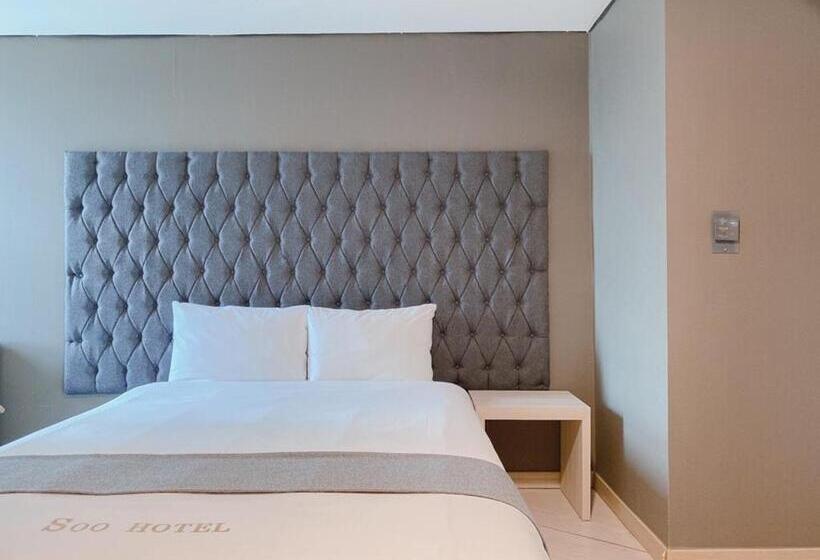 이코노미 룸, Gyeongpo Soo