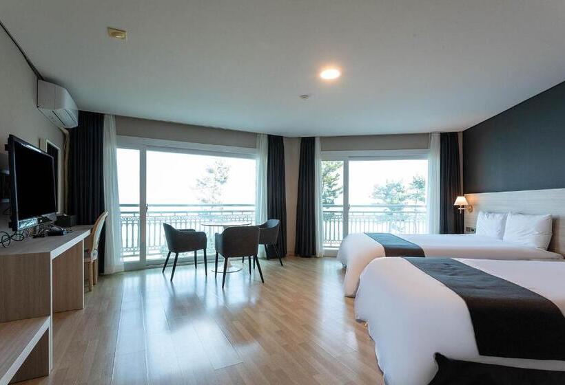 غرفة ديلوكس عائلية, Gyeongpo Soo