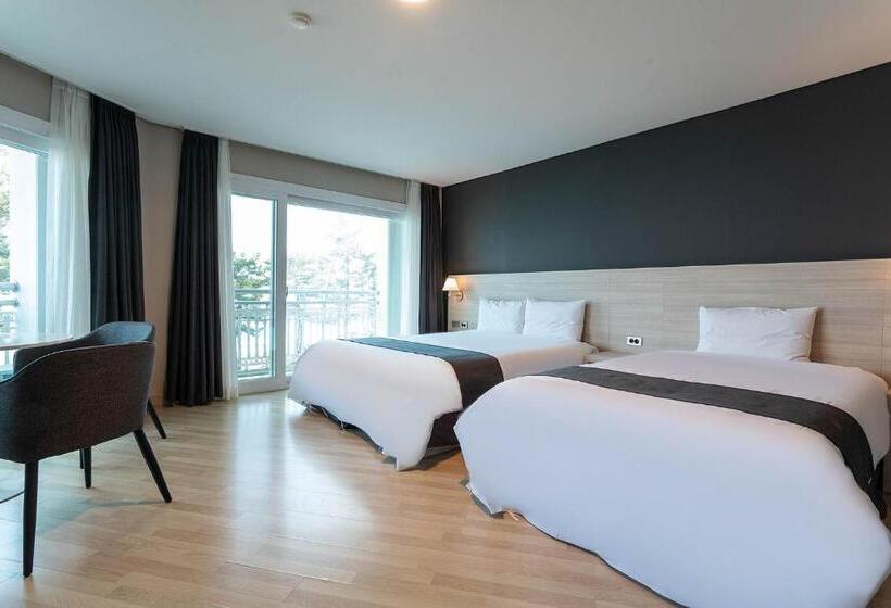 غرفة ديلوكس عائلية, Gyeongpo Soo