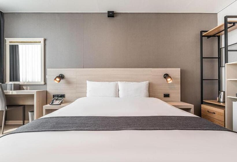 패밀리 연결 룸, Gyeongpo Soo