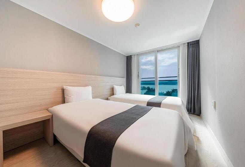 패밀리 연결 룸, Gyeongpo Soo