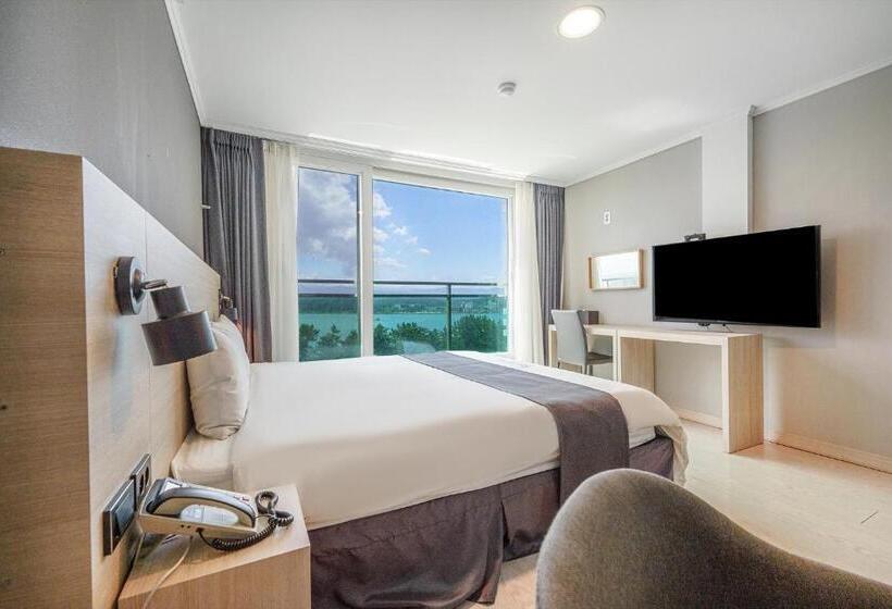 패밀리 연결 룸, Gyeongpo Soo