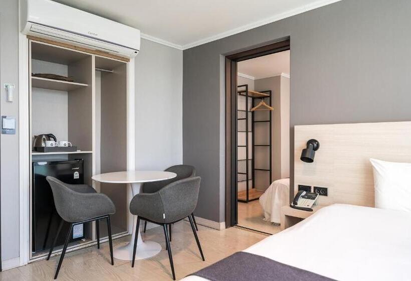 패밀리 연결 룸, Gyeongpo Soo