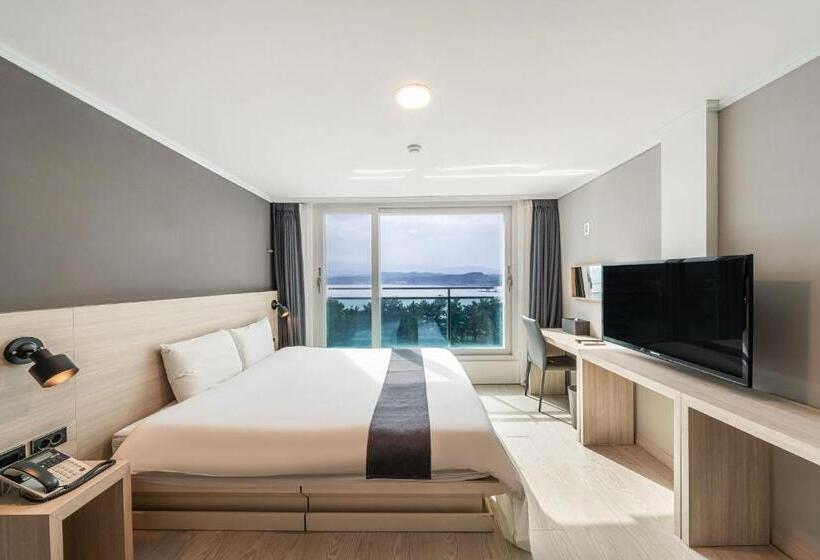 패밀리 연결 룸, Gyeongpo Soo