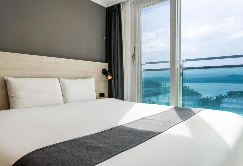 패밀리 연결 룸, Gyeongpo Soo