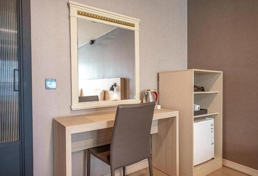 패밀리 룸 측면 바다 전망, Gyeongpo Soo