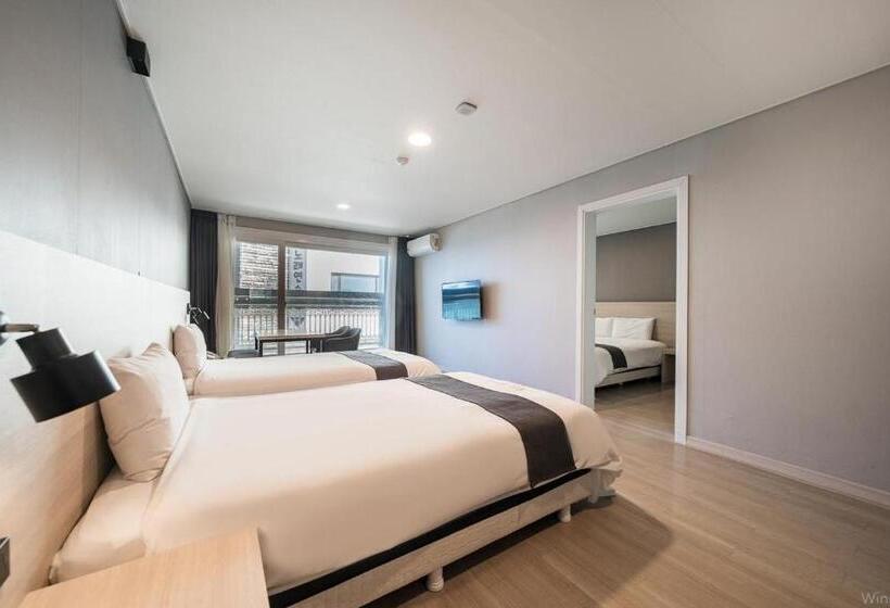 패밀리 룸 측면 바다 전망, Gyeongpo Soo