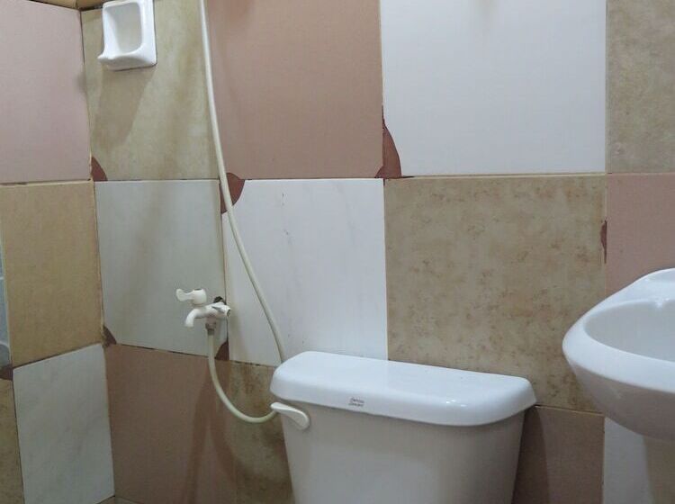 Quarto Economy Individual, Island Front Ii