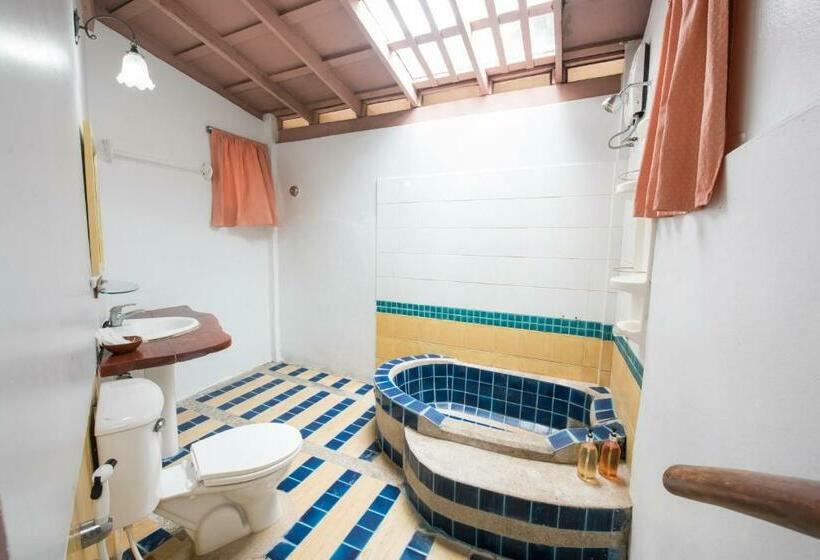 プールの見えるデラックスルーム, Sairee Seaview Koh Tao   Hostel