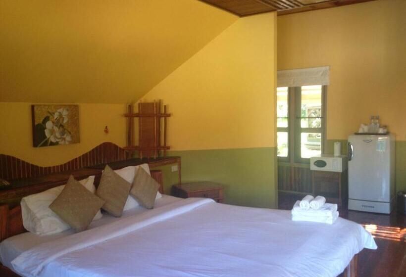 プールの見えるデラックスルーム, Sairee Seaview Koh Tao   Hostel