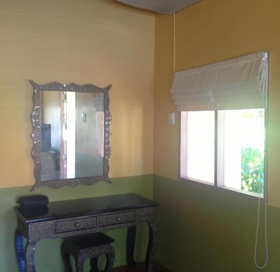 غرفة ديلوكس مطلة على حمام السباحة, Sairee Seaview Koh Tao   Hostel