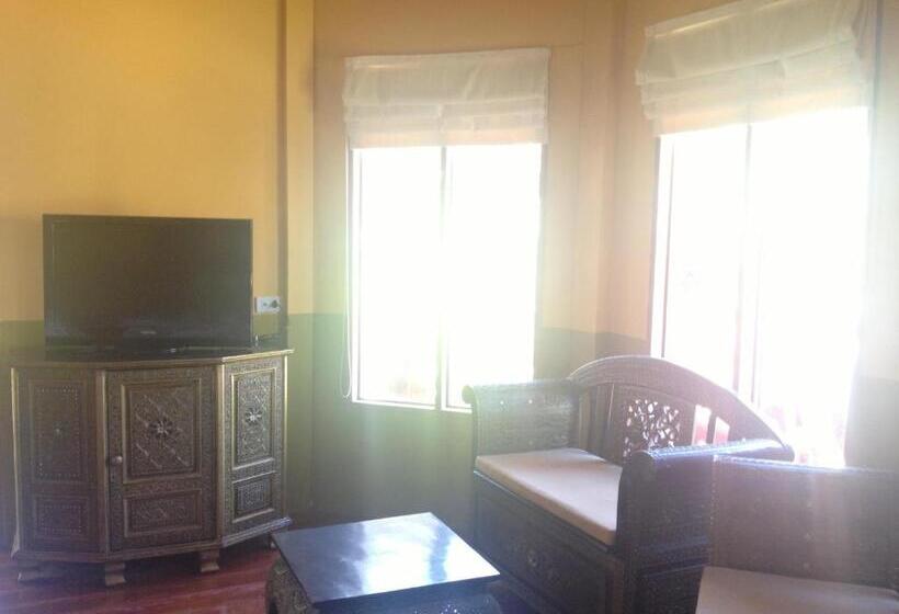 プールの見えるデラックスルーム, Sairee Seaview Koh Tao   Hostel