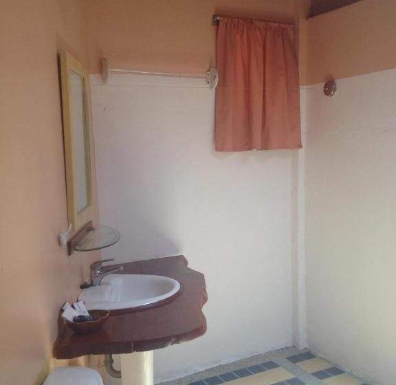 オーシャンビューデラックスルーム, Sairee Seaview Koh Tao   Hostel