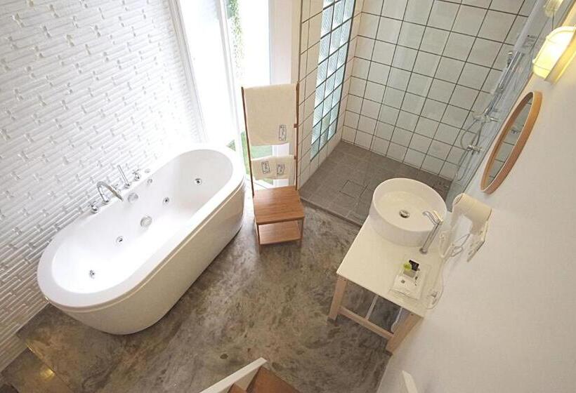 חדר משפחתי, Milano Huahin