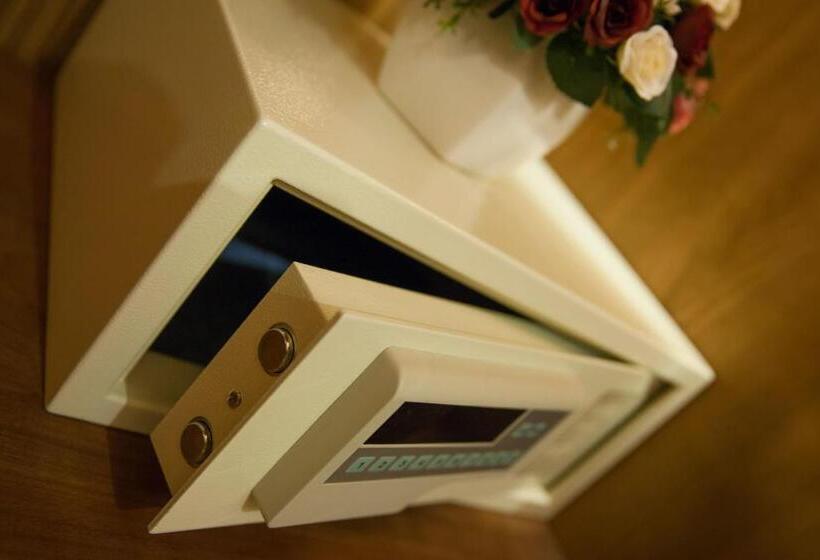 سوییت جونیور, La Palm