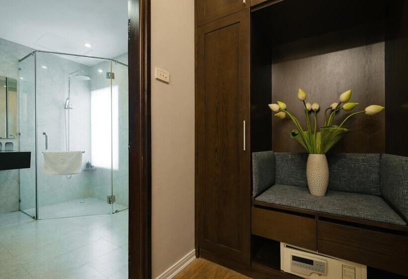 سوییت جونیور, La Palm