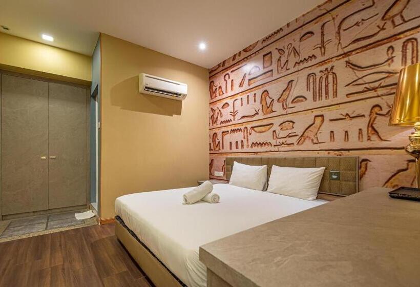 Quarto Estandar Cama King, Swing & Pillows At Usj Taipan