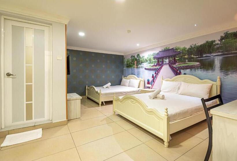 Quarto Familiar, Swing & Pillows At Usj Taipan