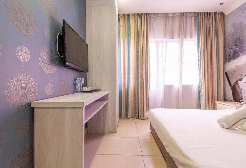 Quarto Estandar Cama King, Swing & Pillows At Usj Taipan