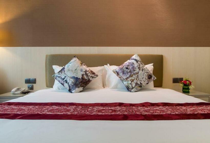 キングサイズベッドのデラックスルーム, Imperial Hotel Kuching