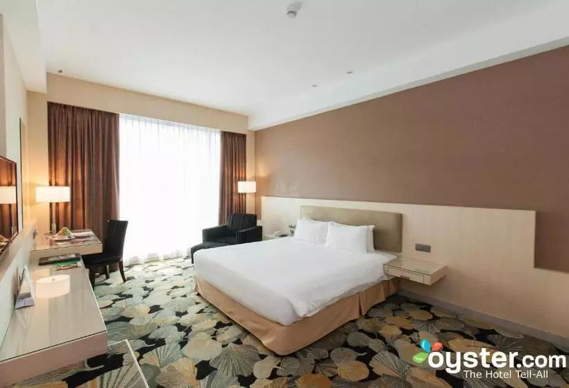 اتاق لوکس با تخت بزرگ, Imperial Hotel Kuching
