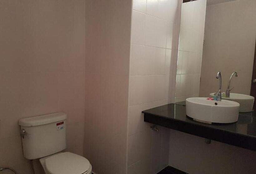 חדר סטנדרט לשלושה, Mac's Bay Resort