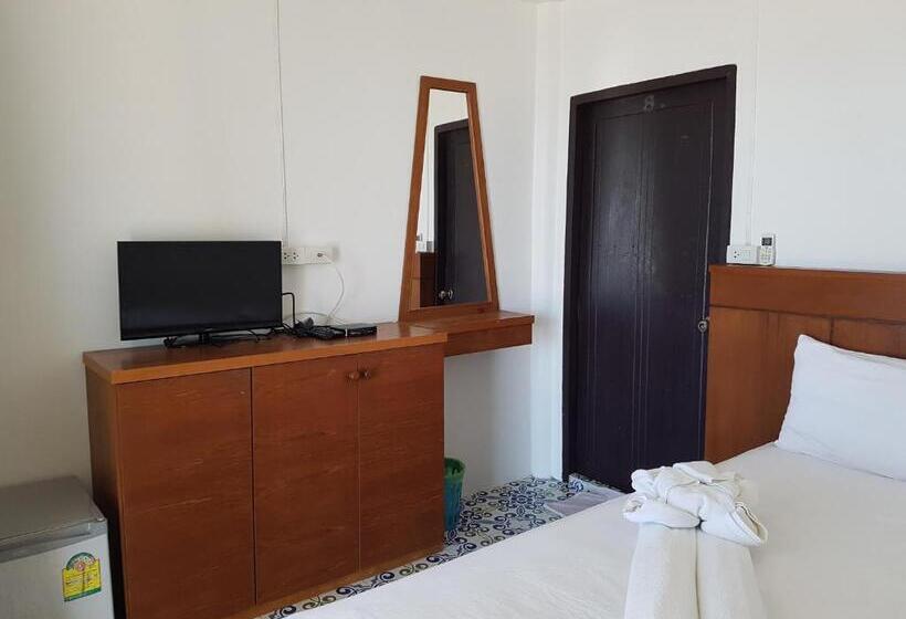 בקתה סטנדרטית, Mac's Bay Resort