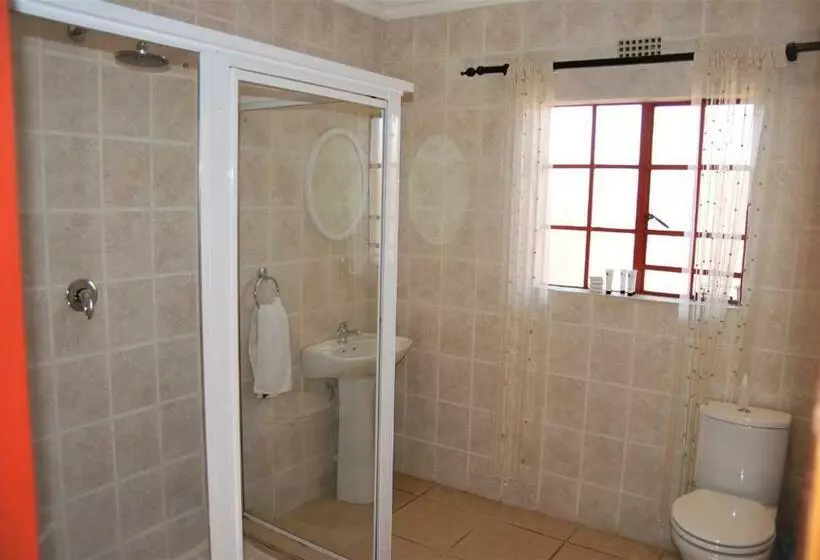اتاق خانوادگی, Journey's Inn Africa Airport Lodge