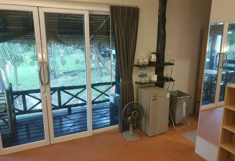 بانگلوی لوکس, Shiralea Backpackers Resort