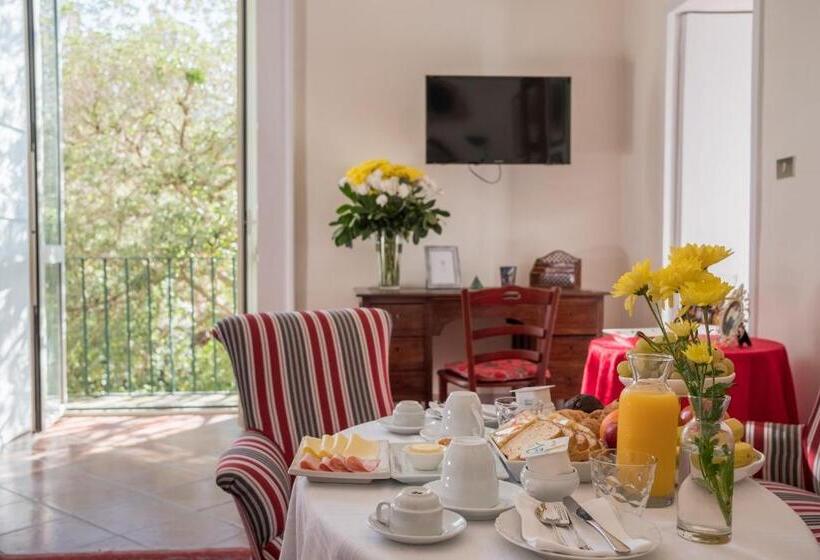 سوییت جونیور با بالکن, Palazzo Bernardini Suites