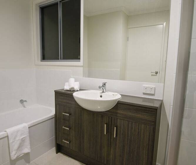 Апартаменты 1 Спальня, Direct Collective Breeze On Brightwater