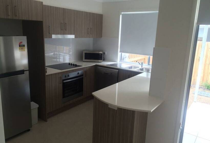 Апартаменты 2 Спальни, Direct Collective Breeze On Brightwater