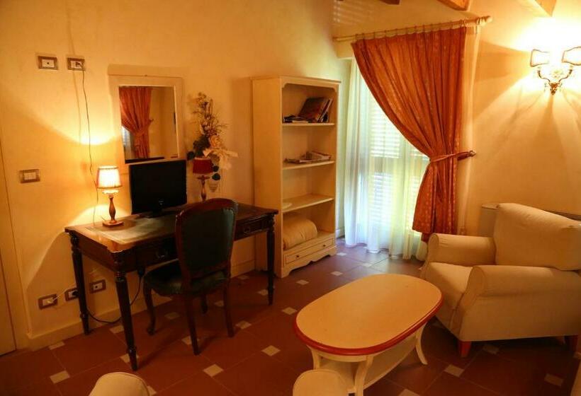 سوییت جونیور با بالکن, Agriturismo Monticelli