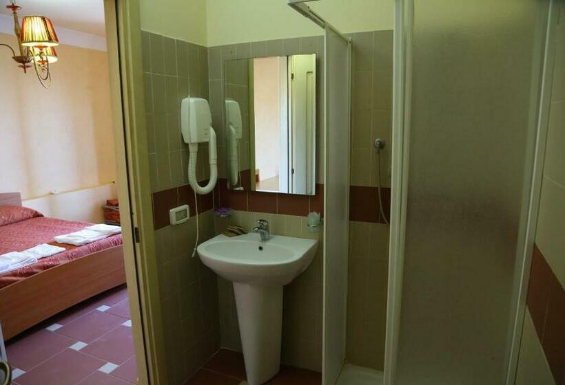 スタンダードトリプルルーム, Agriturismo Monticelli