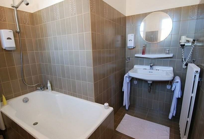 스탠다드 룸, Logis Hôtel Restaurant De France