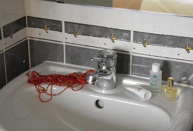 스탠다드 룸, Logis Hôtel Restaurant De France