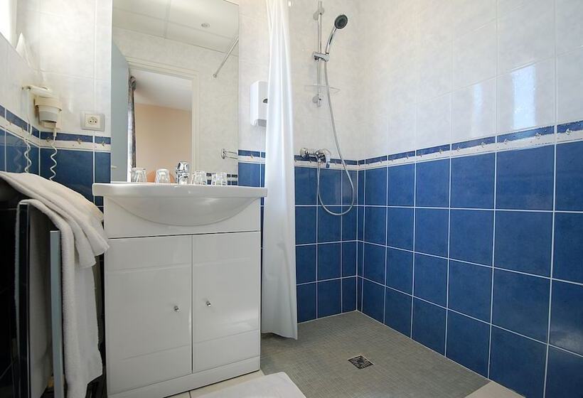 패밀리 룸, Logis Hôtel Restaurant De France