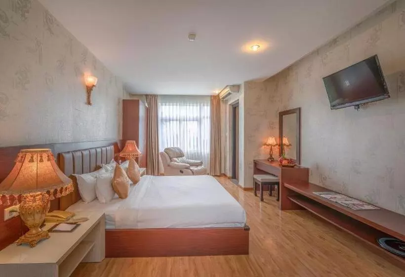 اتاق پریمیوم با بالکن, Eden Plaza Danang