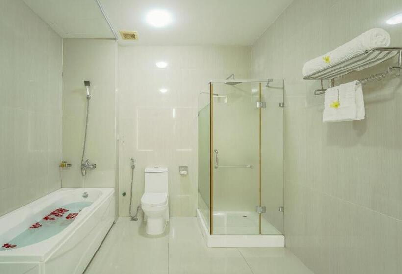 اتاق پریمیوم با بالکن, Eden Plaza Danang