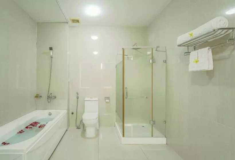 اتاق پریمیوم با بالکن, Eden Plaza Danang