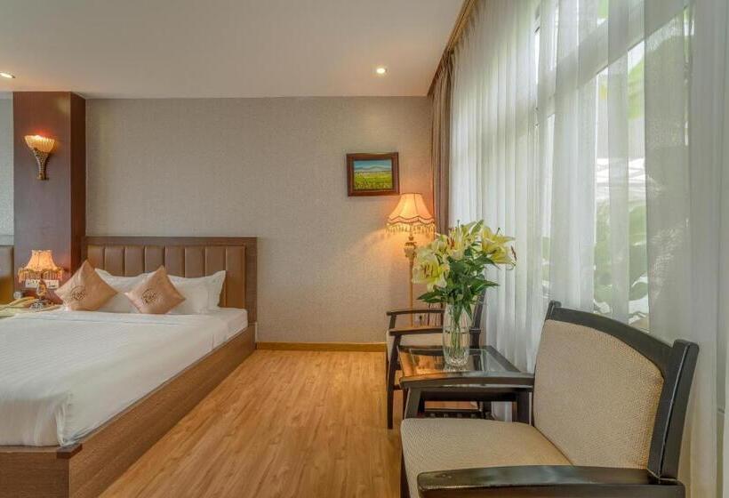 اتاق پریمیوم با بالکن, Eden Plaza Danang