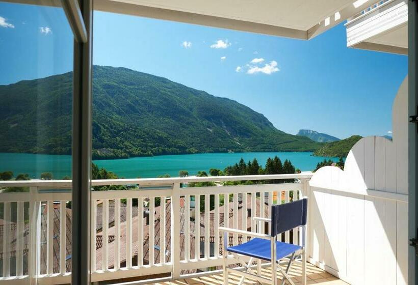 غرفة قياسية ثلاثية, Europa