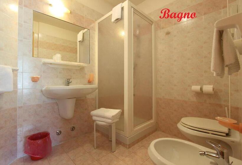 غرفة قياسية رباعية, Europa