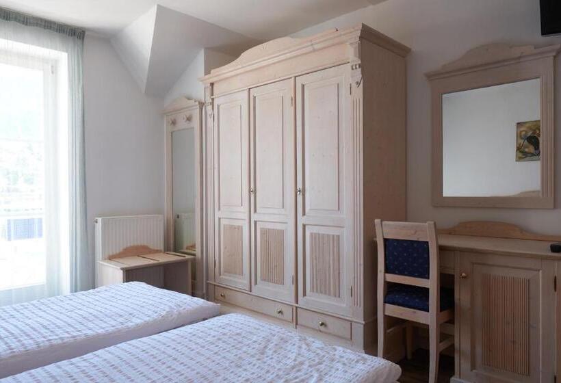 غرفة قياسية رباعية, Europa